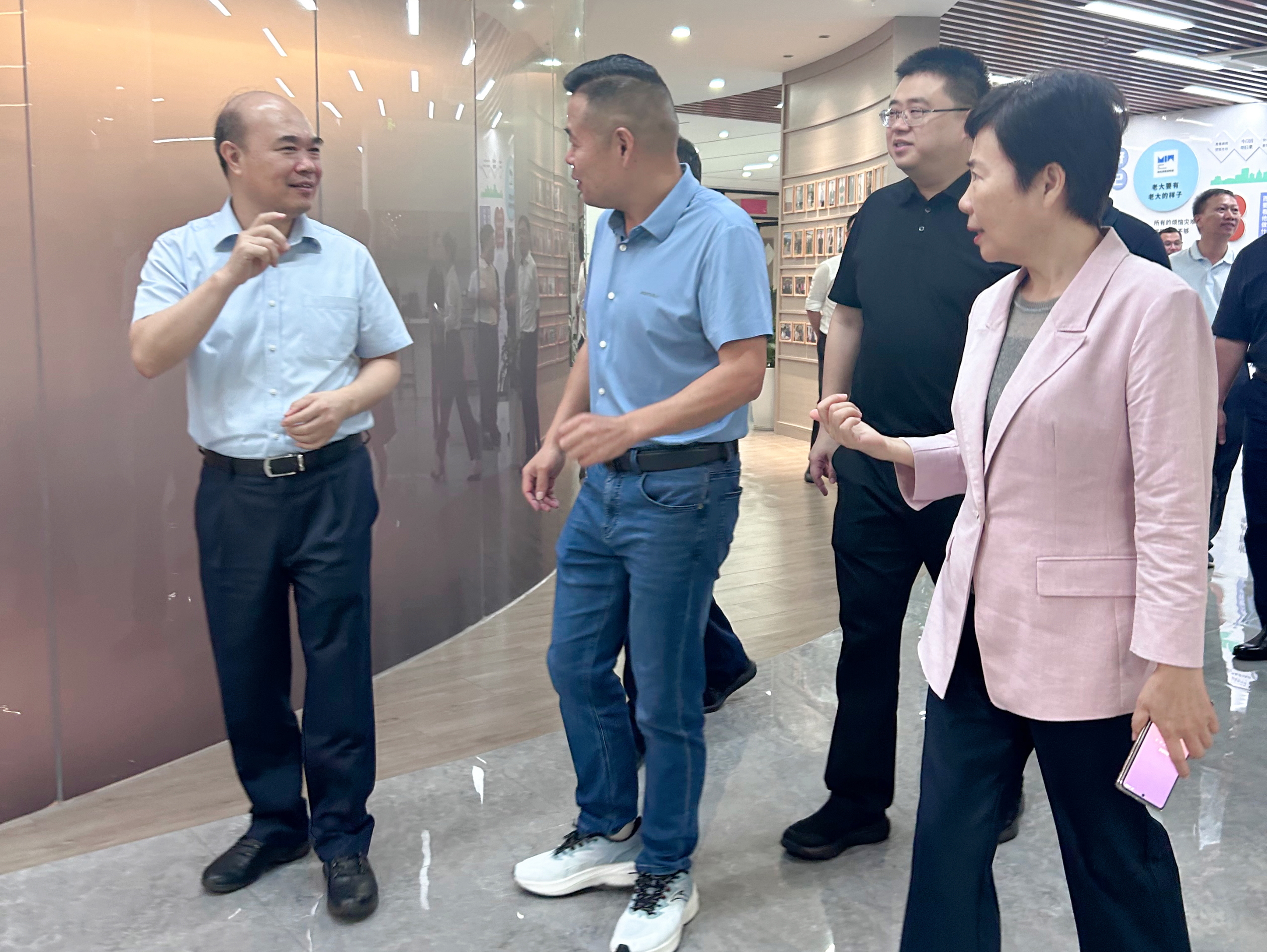 热烈欢迎省规划局辅导莅临我司视察工作！