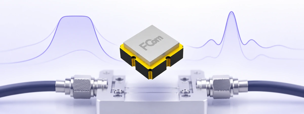FCom FSF-33 SAW filter above an RF test fixture with conceptual frequency-response curves.