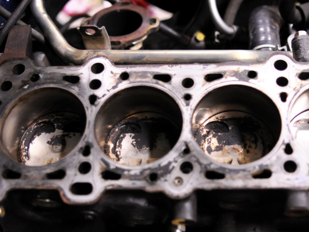 Carbon Deposits in Combustion Chamber